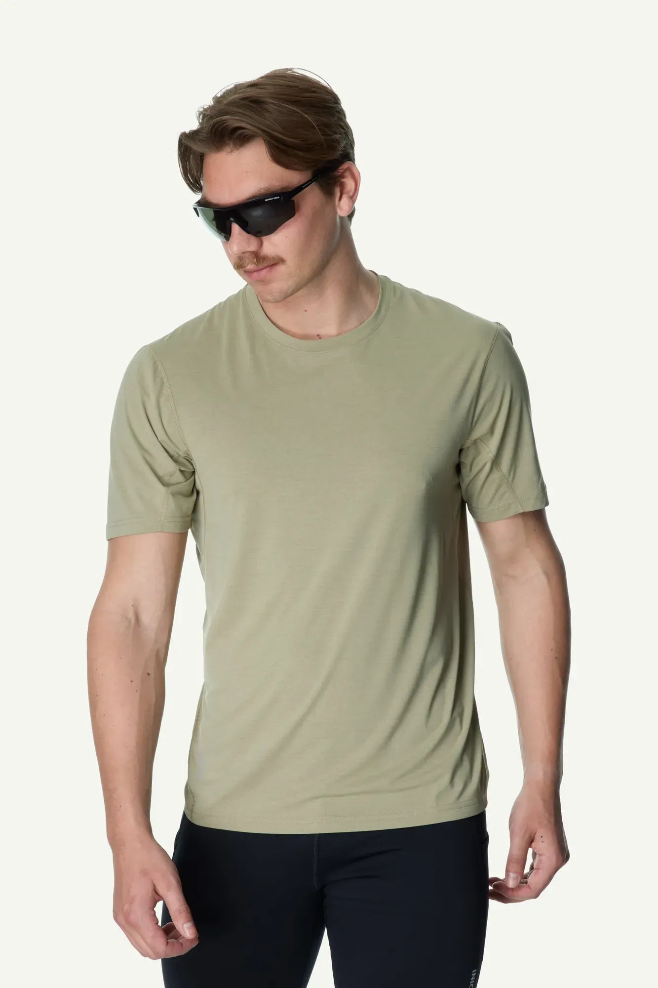 840069_H31_200_Men_Pace_Air_Tee_powder_green_A372_c_low