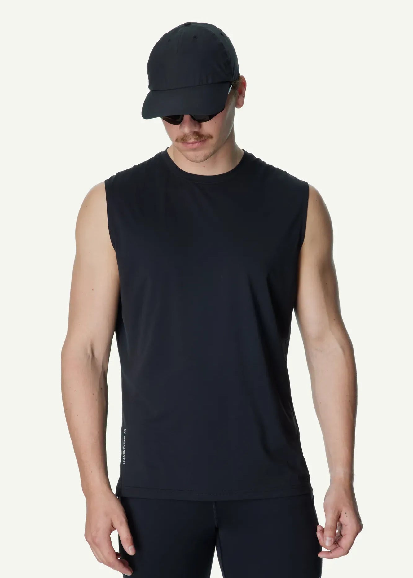 840070_900_200_Men_Pace_Air_Tank_true_black_A372_c_low