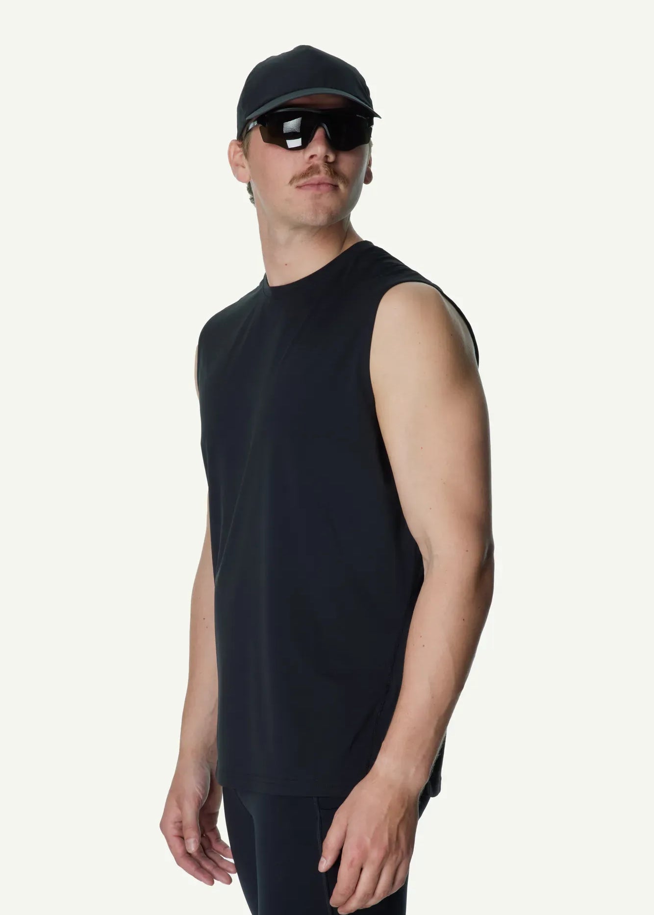 840070_900_201_Men_Pace_Air_Tank_true_black_A372_c_low