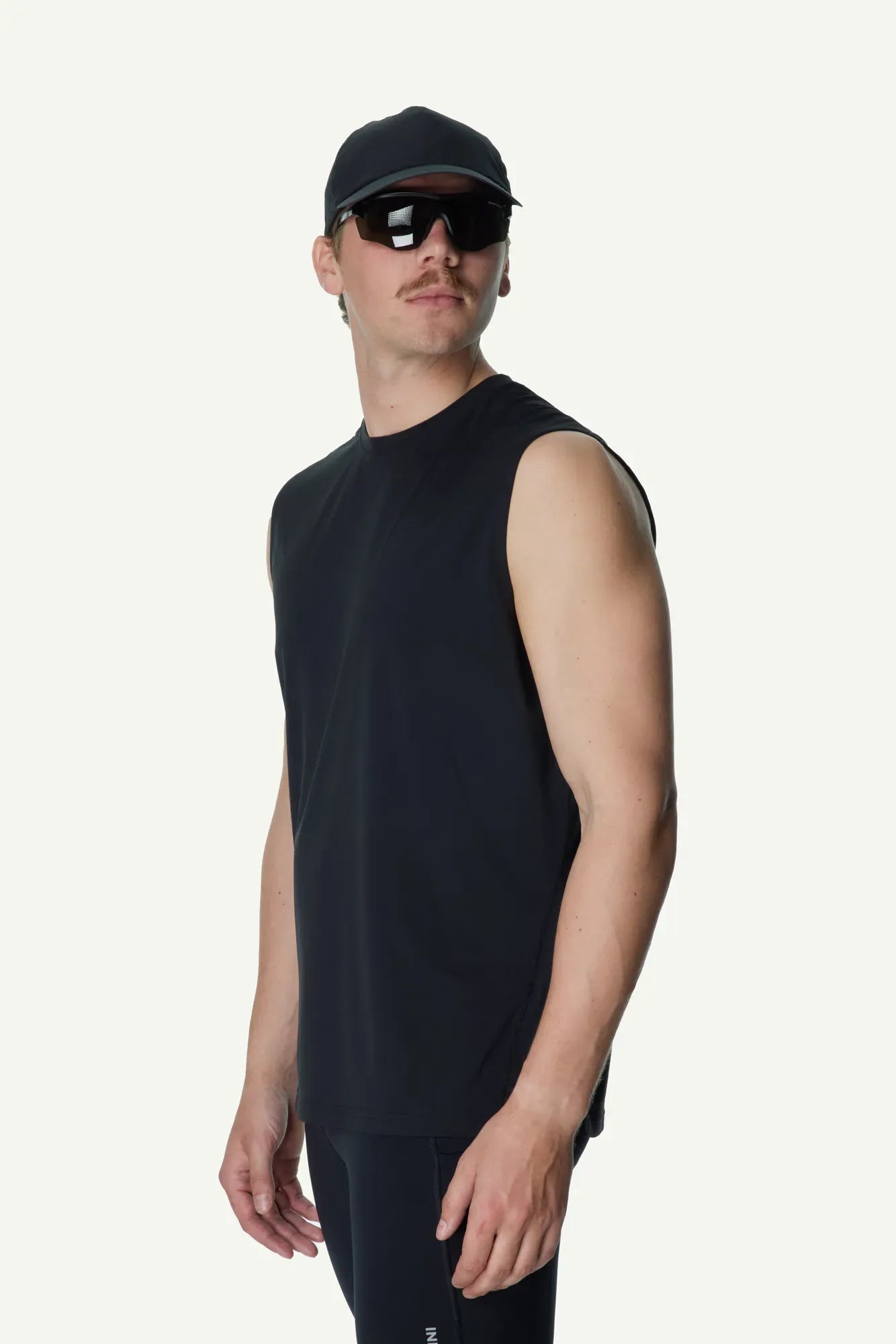840070_900_201_Men_Pace_Air_Tank_true_black_A372_c_low