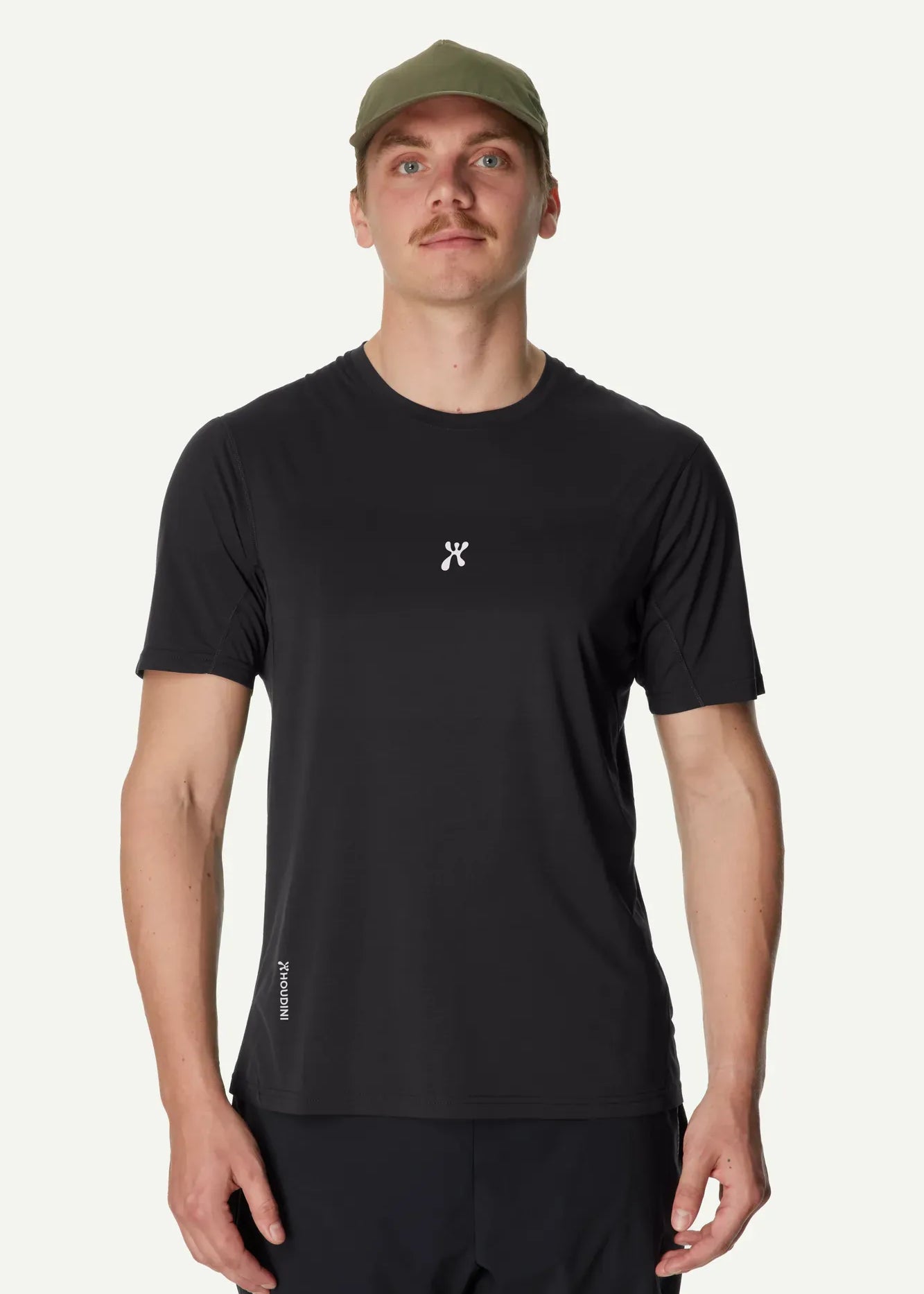 840071_G69_201_Men_Pace_Air_Message_Tee_true_black_houdini_logo_c_low
