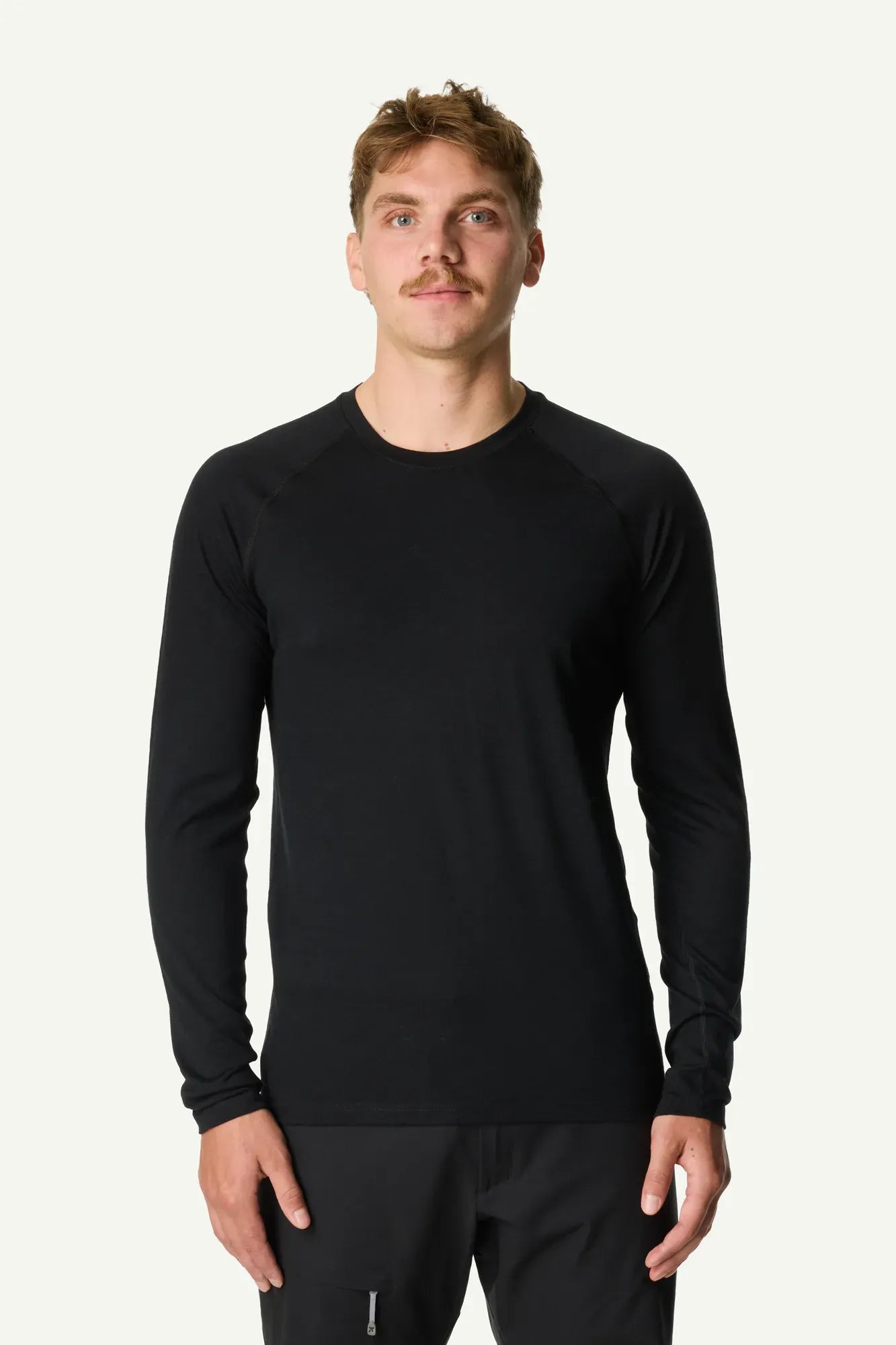 840081_900_200_Men_Puremerino_Crew_true_black_c_low