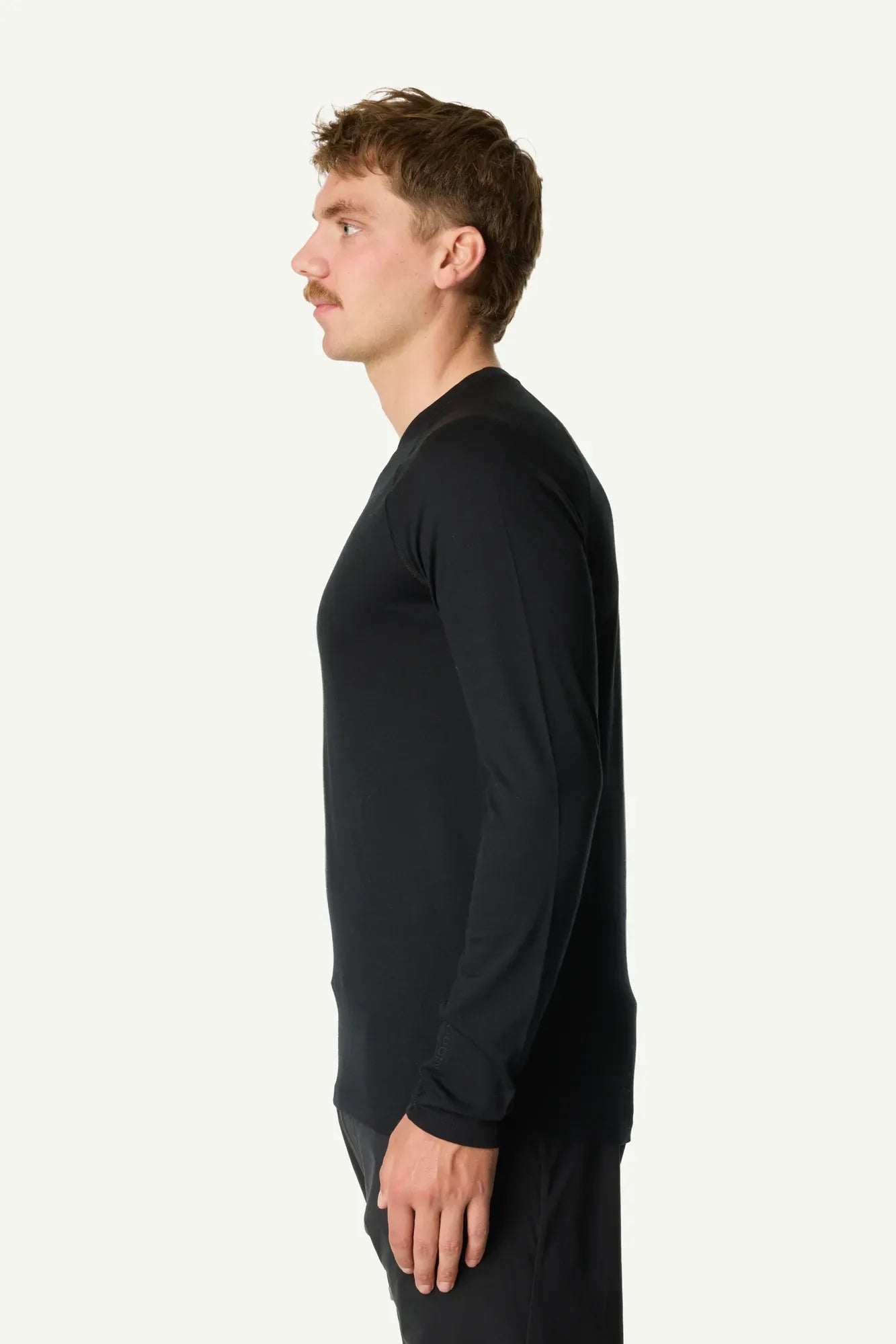 840081_900_201_Men_Puremerino_Crew_true_black_c_low