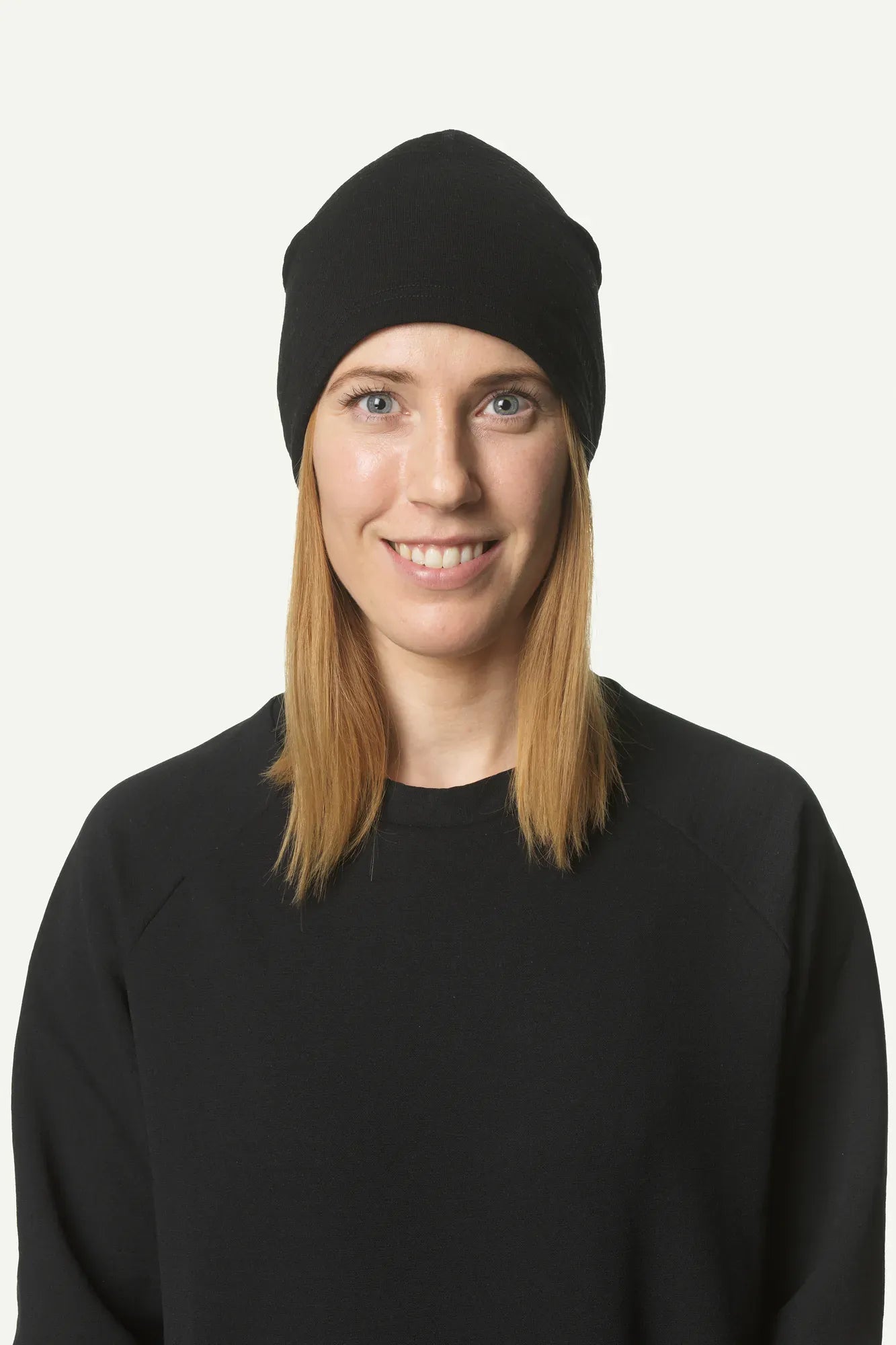 850006_900_202_Women_Desoli_Thermal_Hat_true_black_c_low
