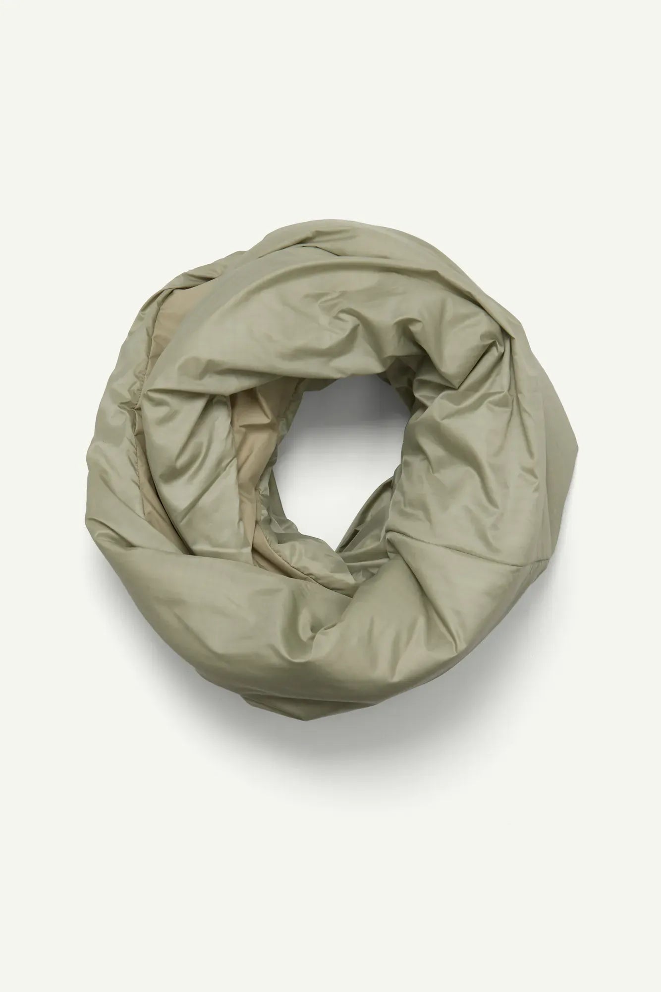 850028_H28_500_Double_Loop_greenish_gray_c_low
