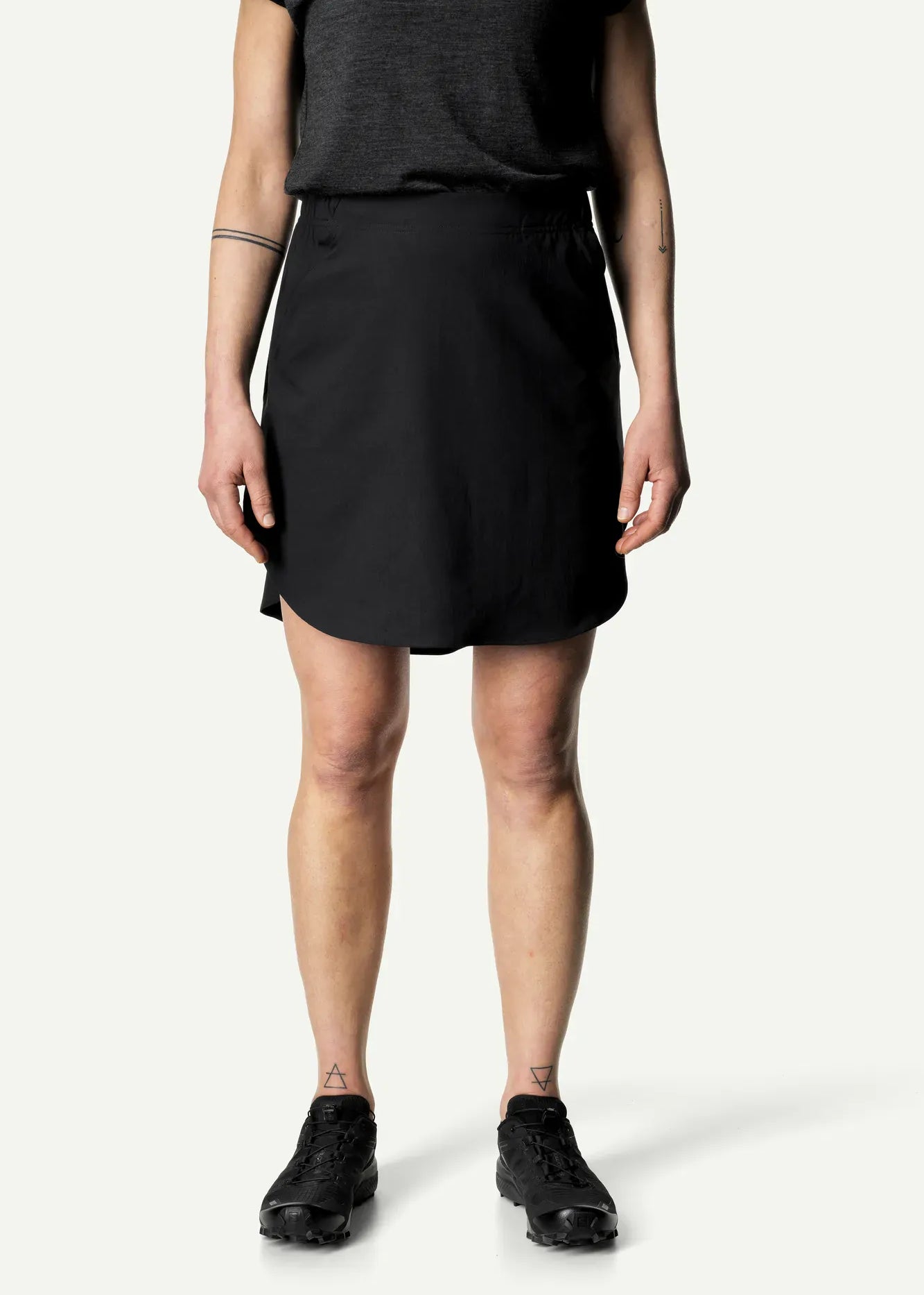 860005_900_200_Women_Stride_Skirt_true_black_c_low