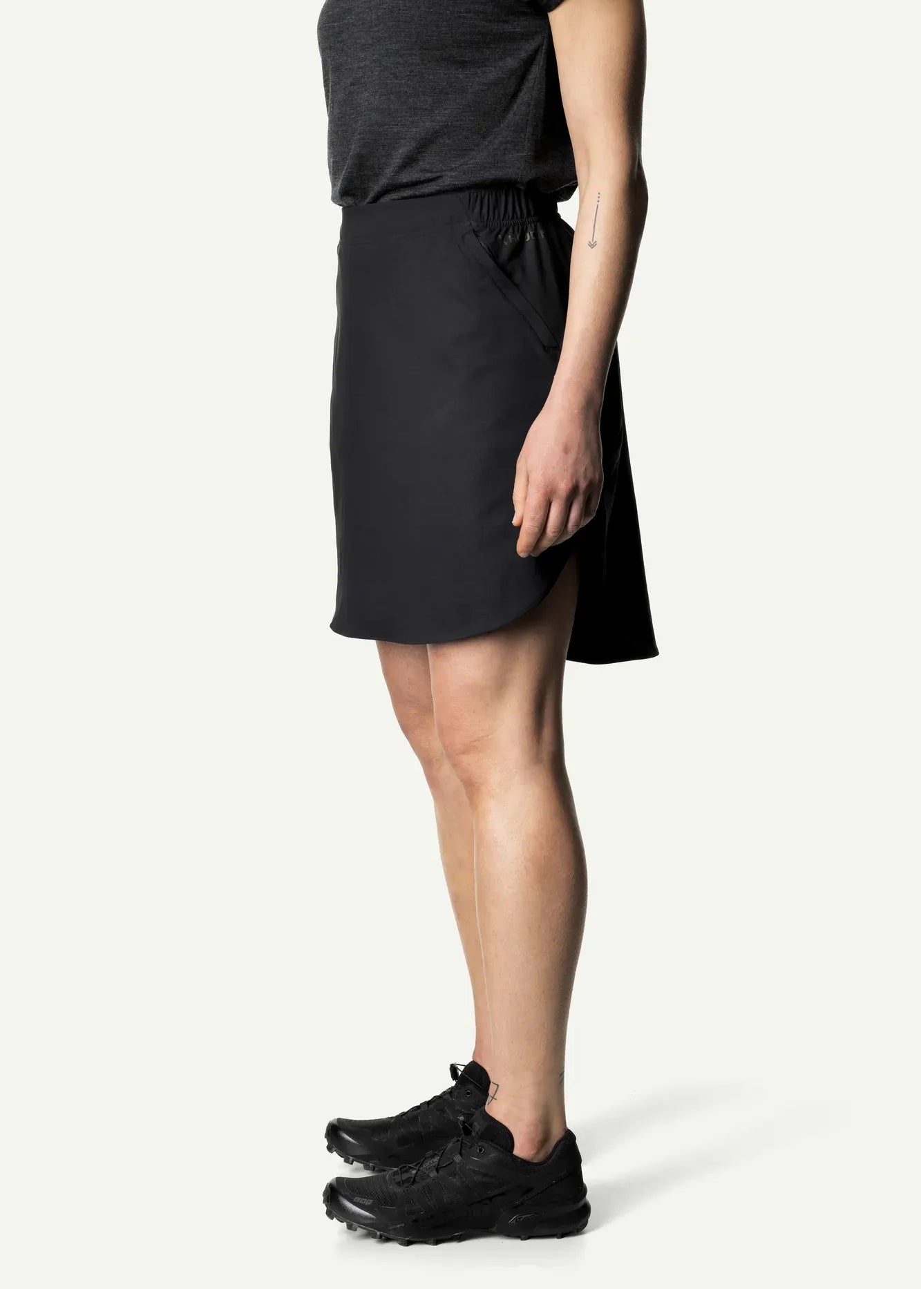 860005_900_201_Women_Stride_Skirt_true_black_c_low