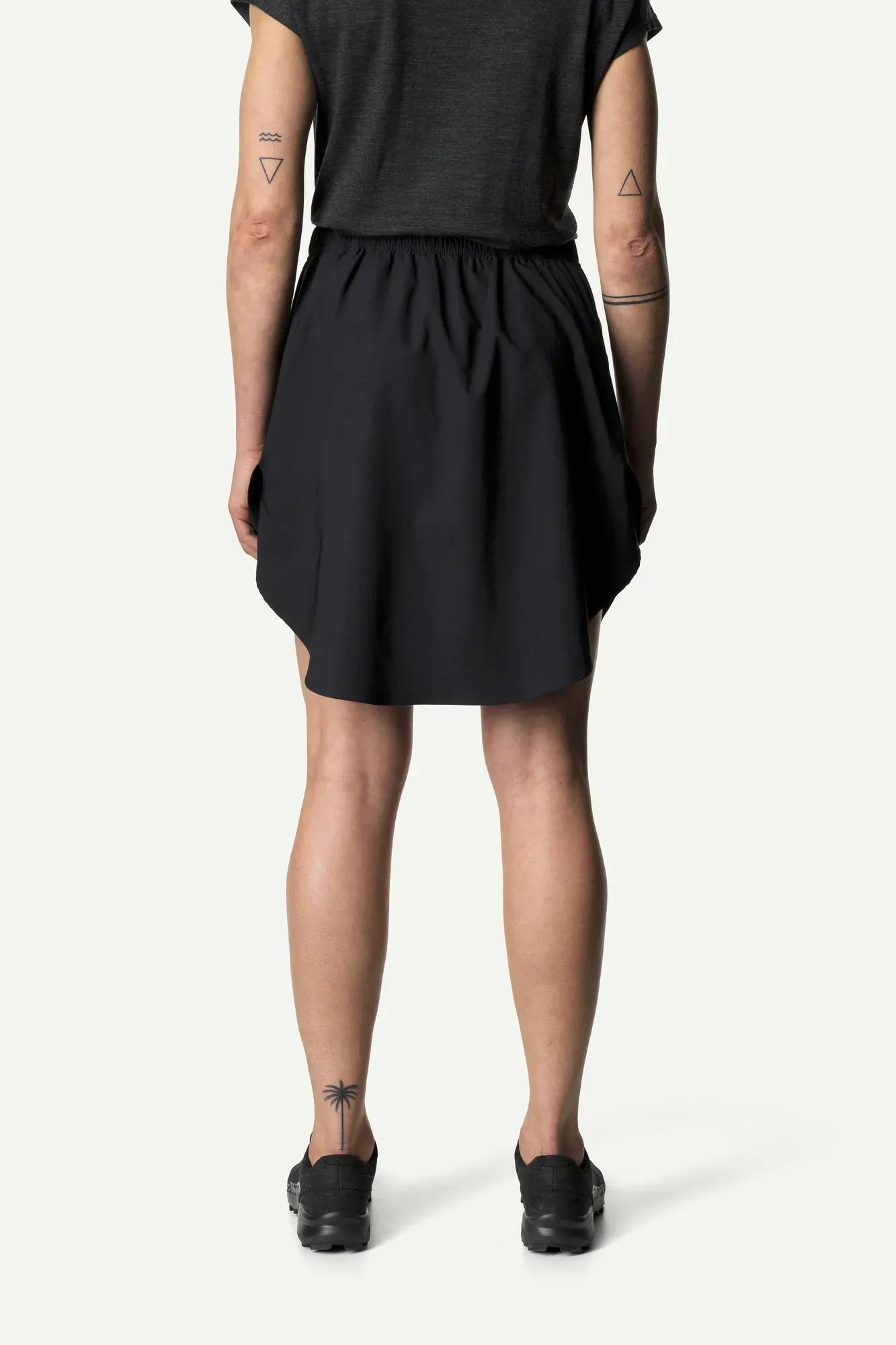 860005_900_202_Women_Stride_Skirt_true_black_c_low