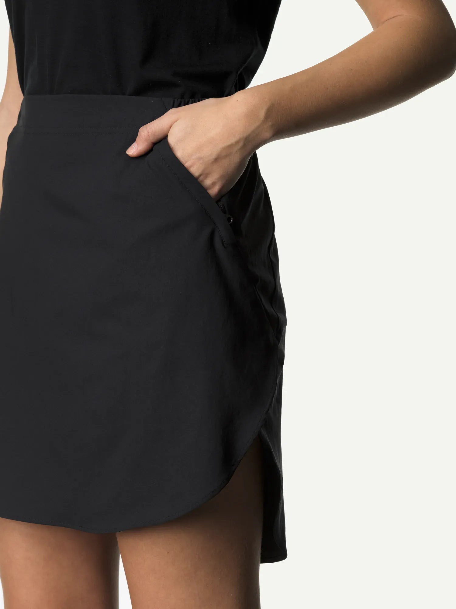 860005_900_600_Women_Stride_Skirt_true_black_c_low