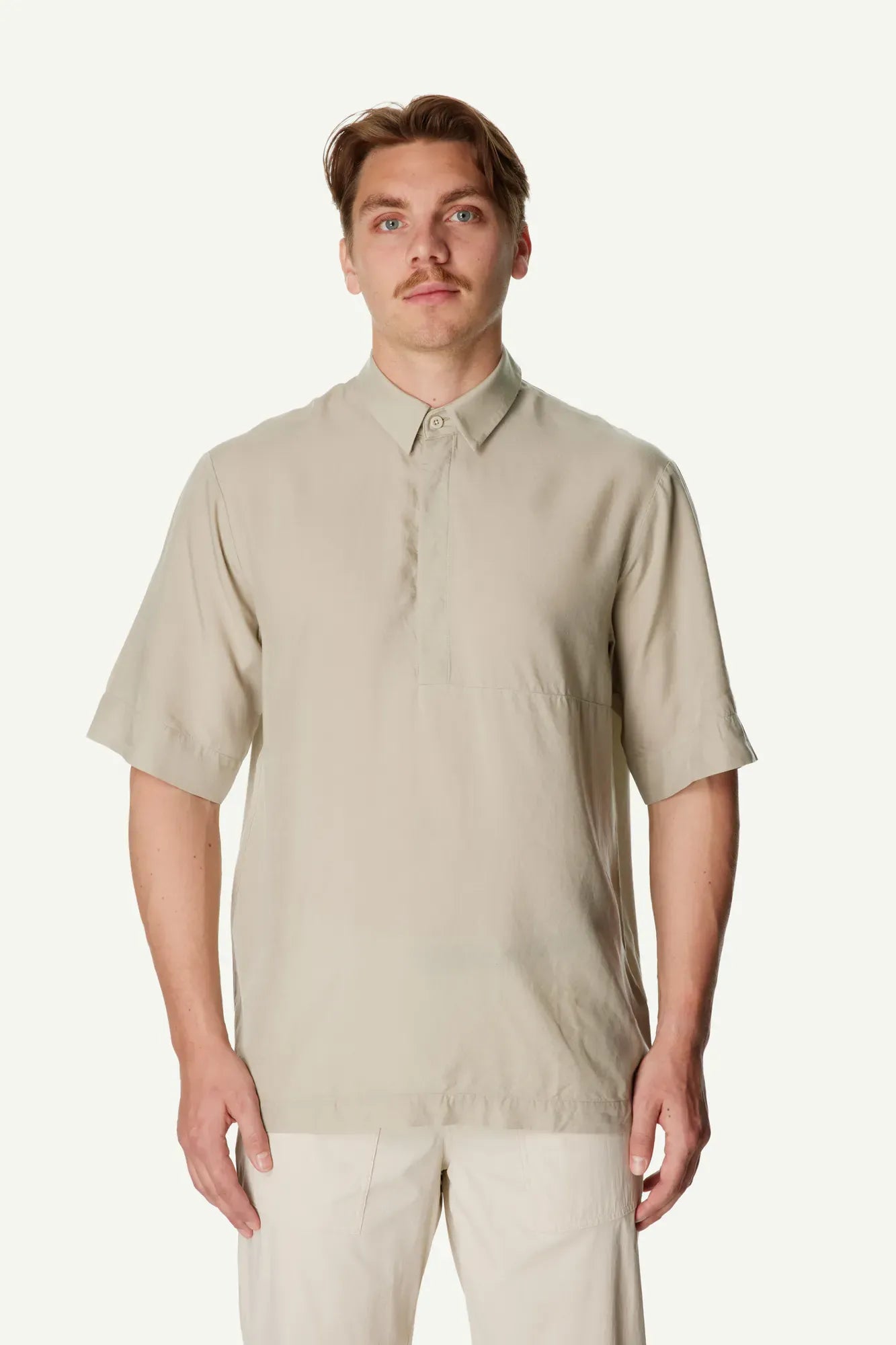860009_H28_200_Men_Tree_Polo_Shirt_greenish_gray_A372_c_low