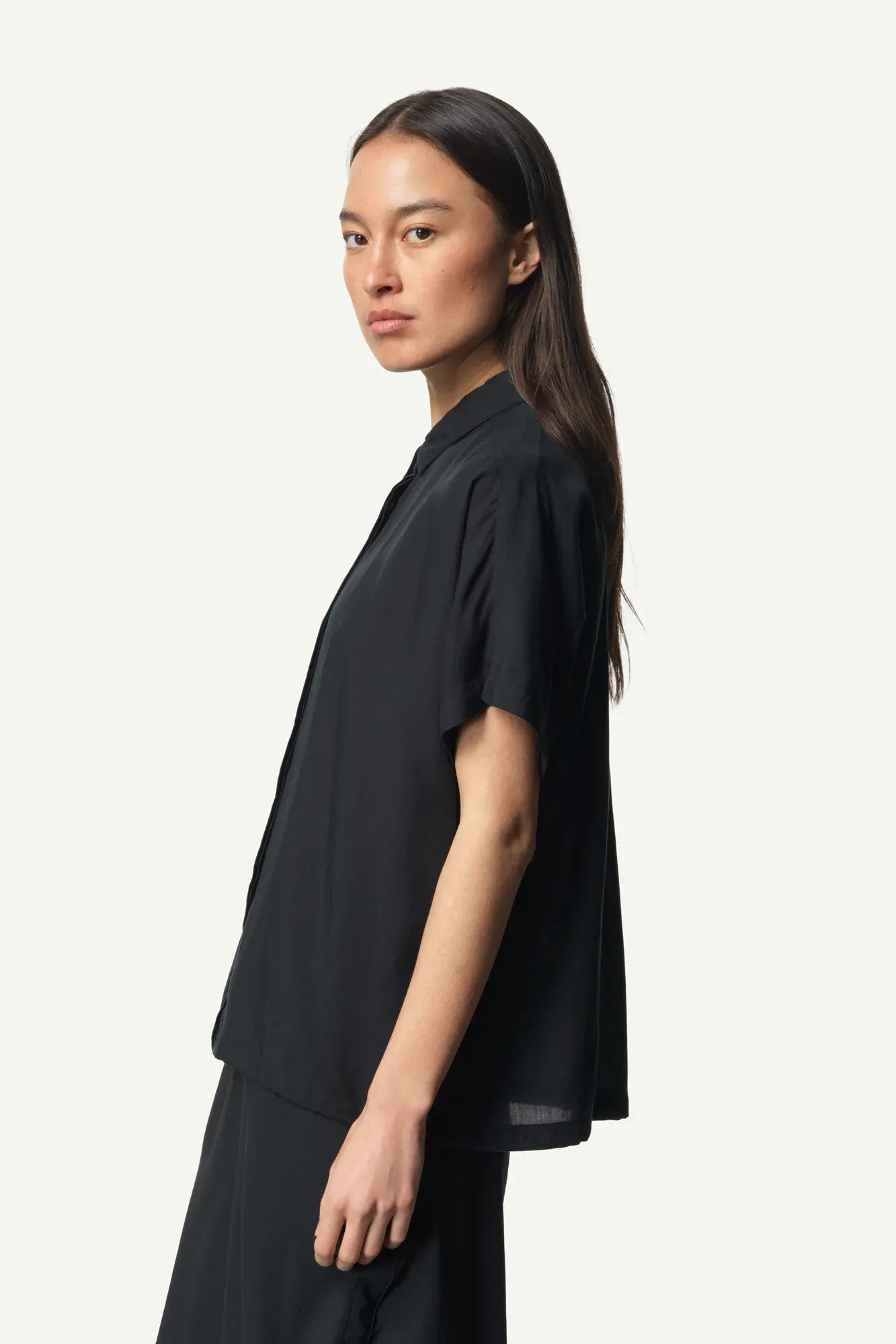 860010_B30_300_Women_Tree_Top_true_black_light_c_low