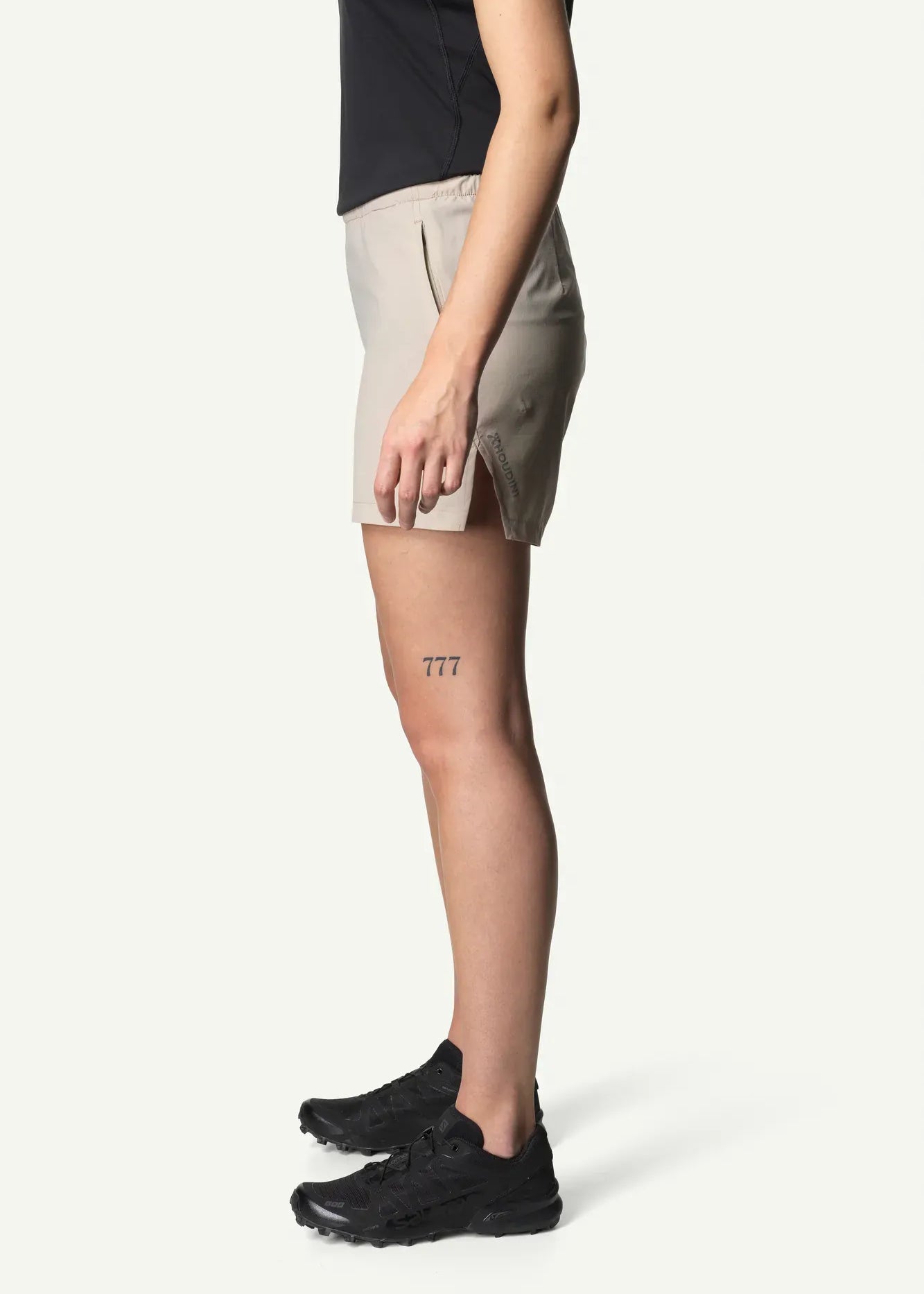 860017_148_201_Women_Pace_Light_Shorts_sandstorm_c_low