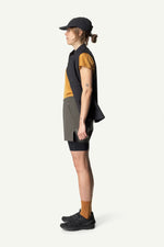 860017_174_103_Women_Pace_Light_Shorts_baremark_green_c_low