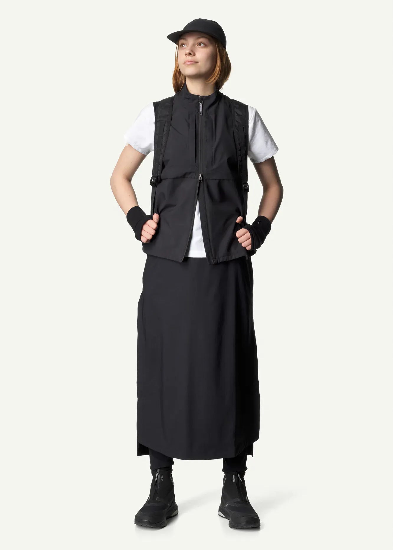 860018_900_100_Women_Walkabout_Skirt_true_black_c_low