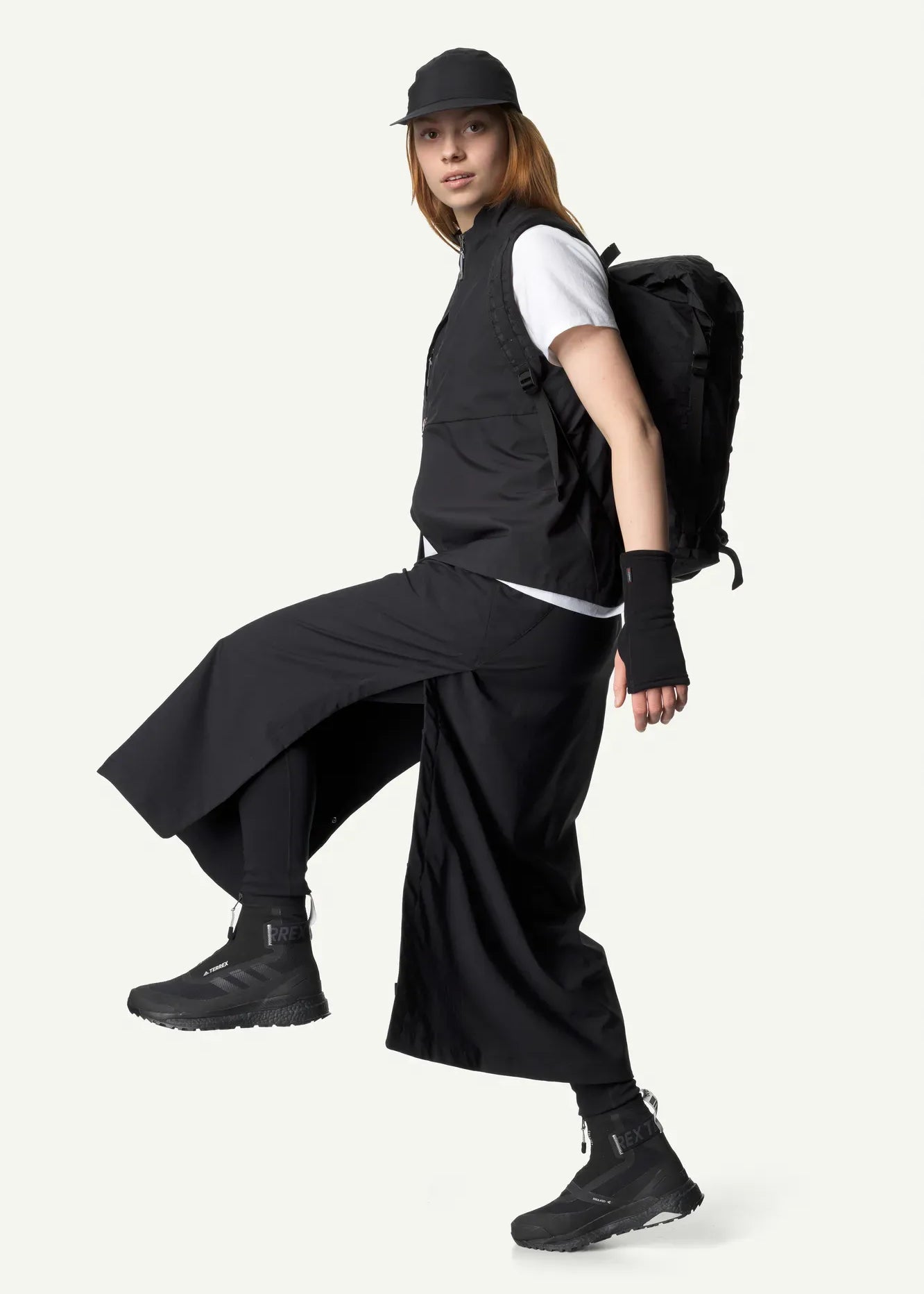 860018_900_101_Women_Walkabout_Skirt_true_black_c_low