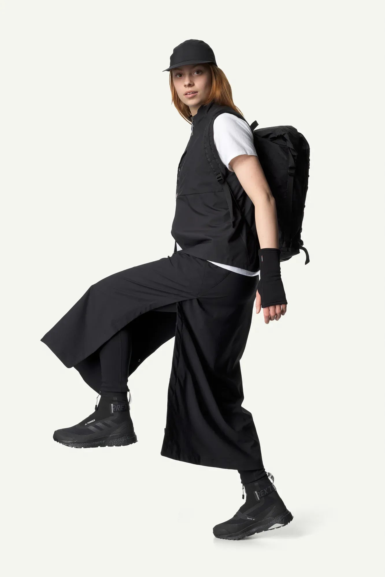 860018_900_101_Women_Walkabout_Skirt_true_black_c_low
