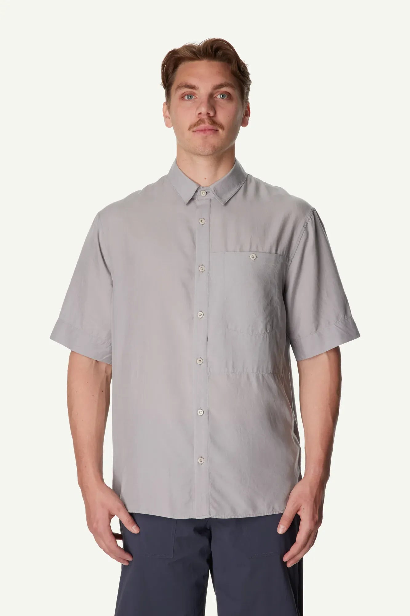 860051_A87_201_Men_Tree_Shortsleeve_Shirt_cloudy_gray_A372_c_low