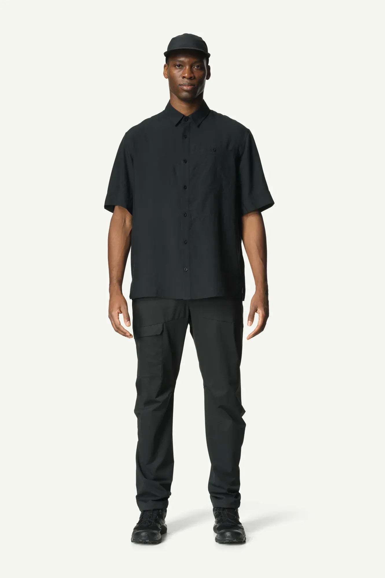 860051_B30_101_Men_Tree_Shortsleeve_Shirt_true_black_light_c_low