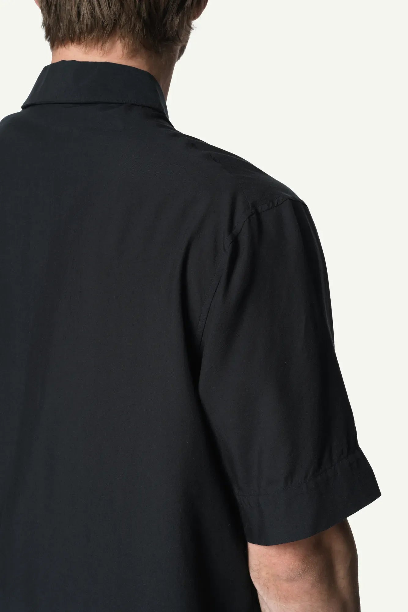 860051_B30_601_Men_Tree_Shortsleeve_Shirt_true_black_light_c_low